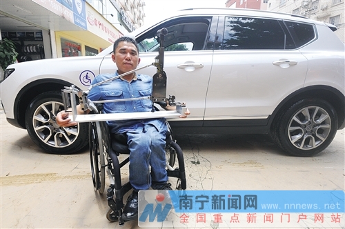 李新光將帶著他的殘疾人汽車駕駛輔助系統(tǒng)參加創(chuàng)新創(chuàng)業(yè)大賽