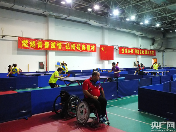 參賽的其他國家和地區的運動員在緊張訓練