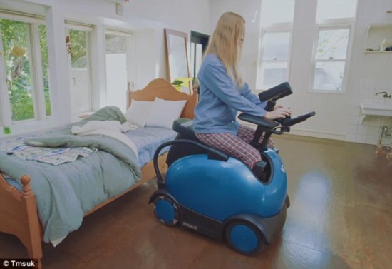 日企研發輪椅型機器人 用戶可自由“騎行”