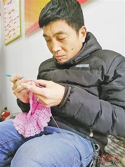 焦作一男子患?xì)埣餐嫫鹁幙?一雙巧手賽“織女”