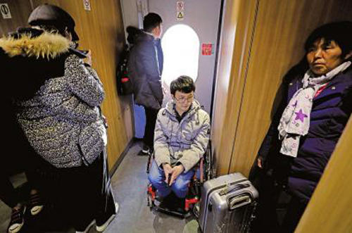 車廂之間的位置是趙浩洋的“專座”。